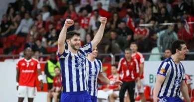 FC Porto bate Benfica e obriga Sporting a adiar festa do título no andebol
