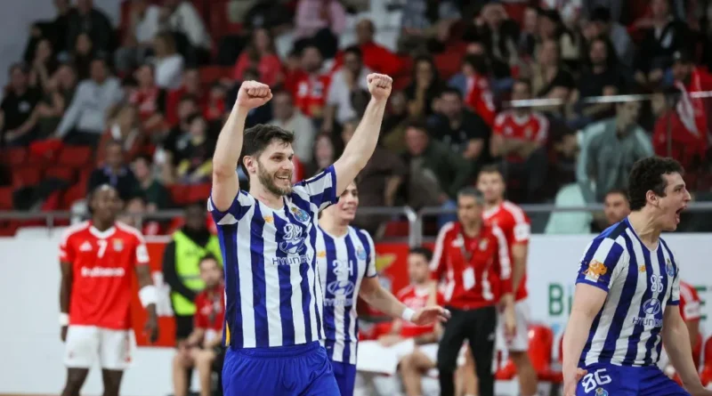 FC Porto bate Benfica e obriga Sporting a adiar festa do título no andebol